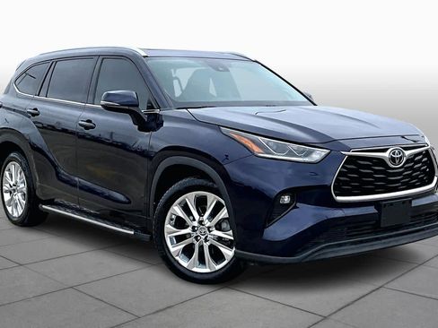 Used 2022 Toyota Highlander Limited image 3