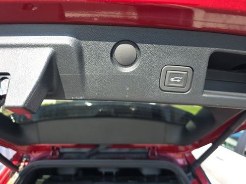 Used 2025 Chevrolet Equinox RS w/ Safety and Technology Package AWD/4WD image 8