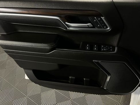 Used 2025 GMC Sierra 1500 SLT image 25