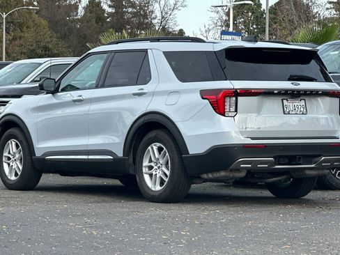 Used 2025 Ford Explorer Active w/ Active Comfort Package image 6