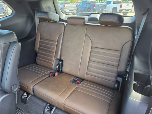 New 2026 GMC Acadia Denali Ultimate w/ LPO, Floor Liner Package AWD/4WD image 13