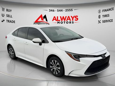 Used 2022 Toyota Corolla LE FWD image 3