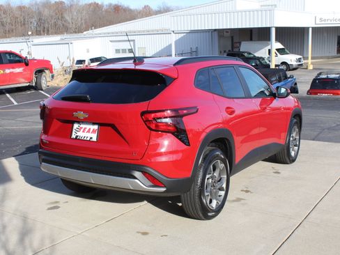 New 2026 Chevrolet Trax LT image 4