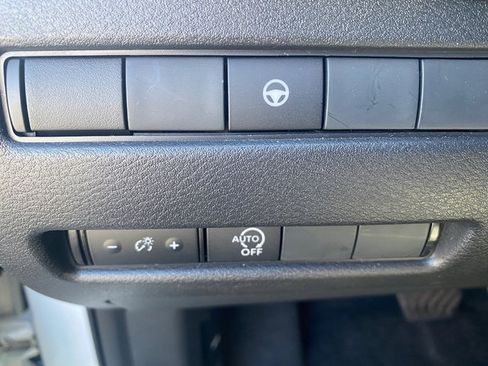 Used 2023 Nissan Rogue SV image 12