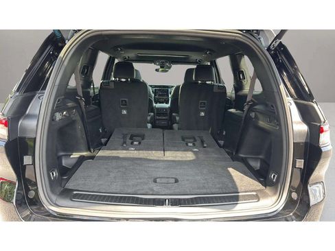 Used 2023 Jeep Grand Cherokee L Altitude AWD/4WD image 9