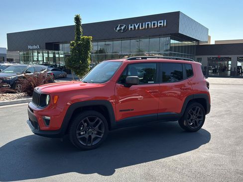 Used 2021 Jeep Renegade Latitude w/ Luxury Group II AWD/4WD image 1