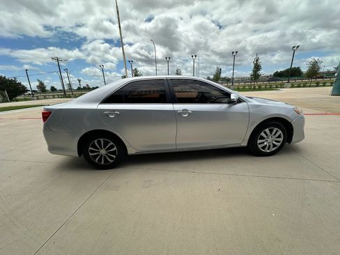 Used 2012 Toyota Camry LE FWD image 6