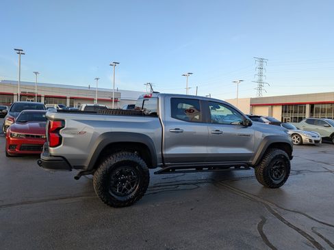 Used 2024 Chevrolet Colorado ZR2 w/ ZR2 Bison Edition image 11