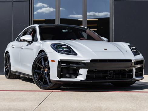 Certified 2026 Porsche Panamera RWD image 6