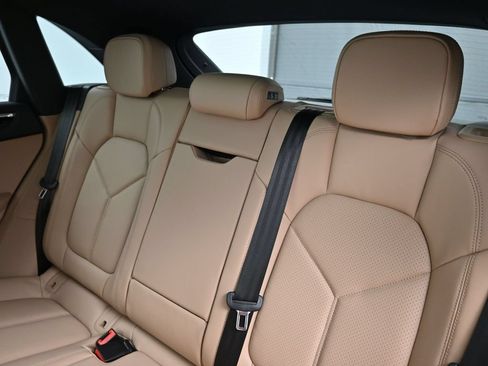 Certified 2026 Porsche Macan AWD/4WD image 6