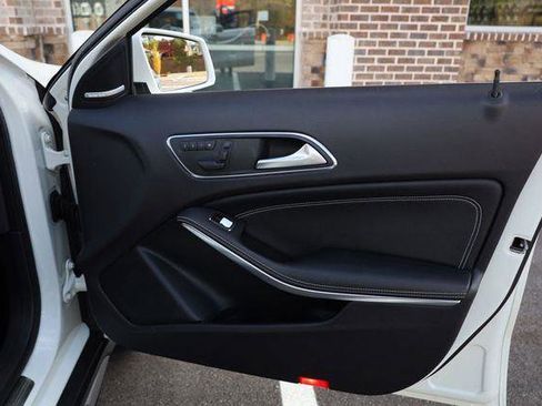 Used 2015 Mercedes-Benz GLA 250 4MATIC image 27