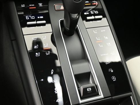 Certified 2026 Porsche Macan S AWD/4WD image 11