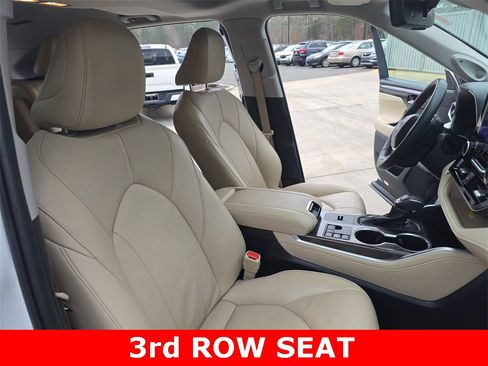 Used 2024 Toyota Highlander Limited image 10
