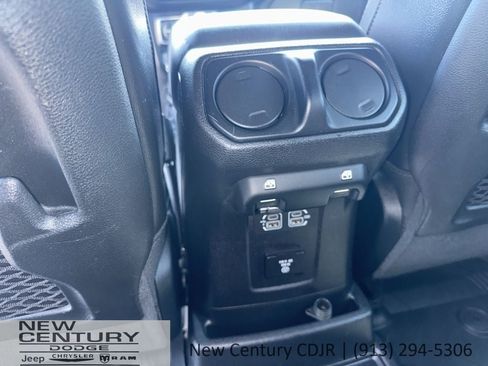 Used 2018 Jeep Wrangler Unlimited Rubicon AWD/4WD image 18
