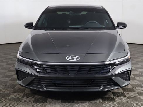 Used 2025 Hyundai Elantra Sport FWD image 9