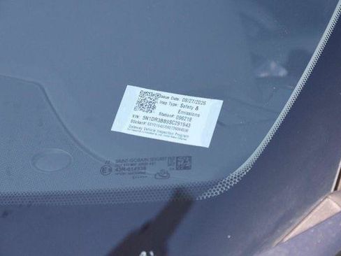 Used 2025 Nissan Pathfinder SV w/ SV Premium Package FWD image 32