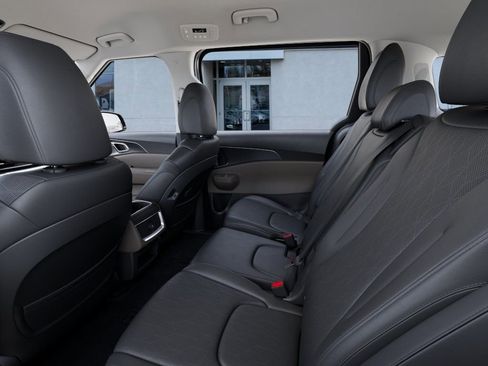 New 2026 Kia Carnival FWD image 18