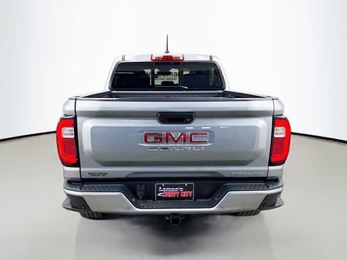 Used 2024 GMC Canyon Denali image 7
