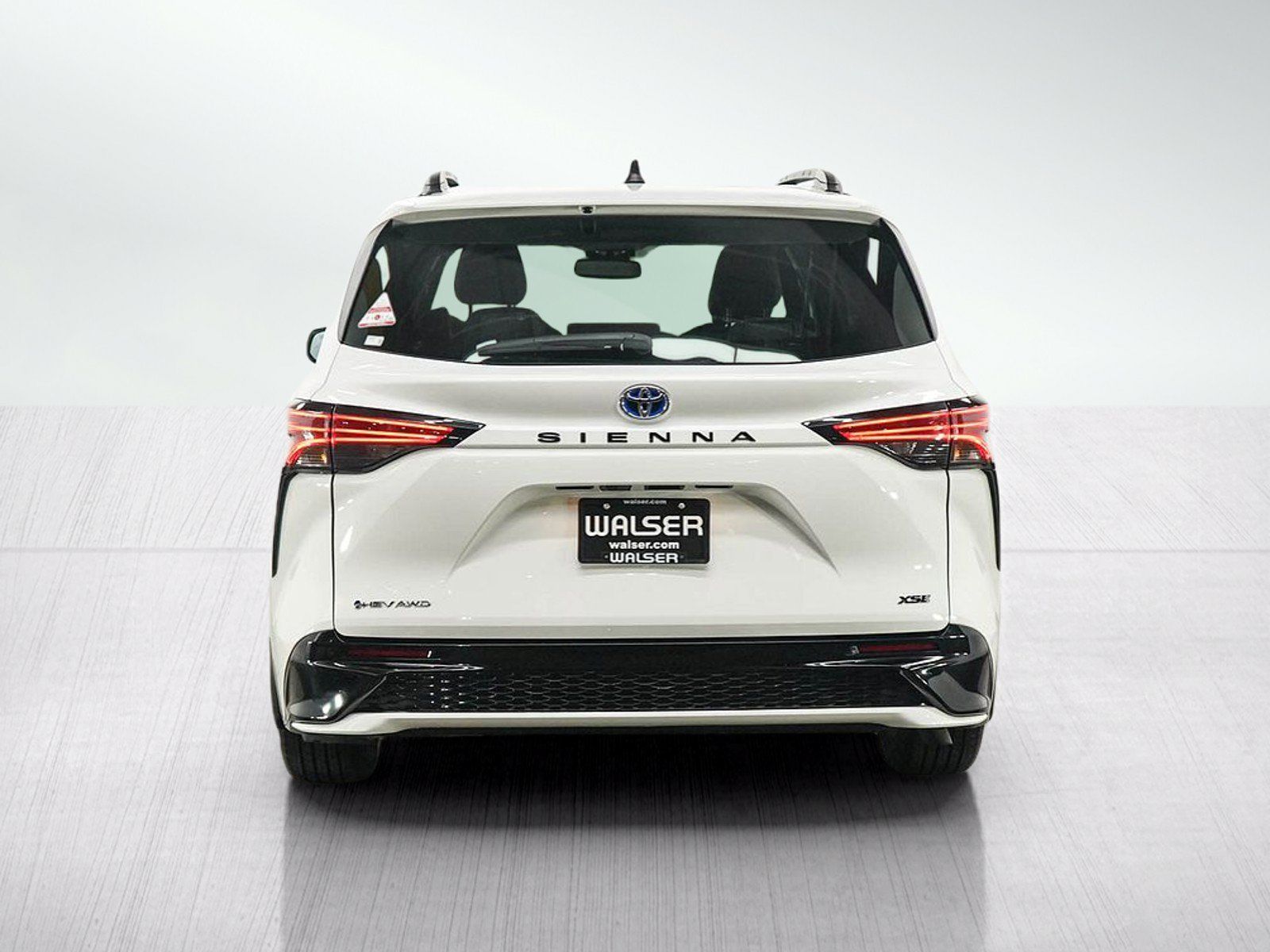 Used 2025 Toyota Sienna XSE AWD/4WD image 4