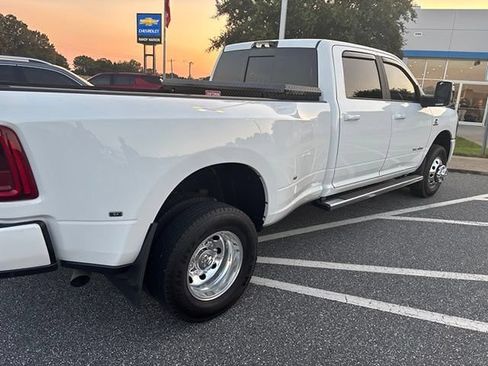 Used 2025 RAM 3500 Laramie AWD/4WD image 4