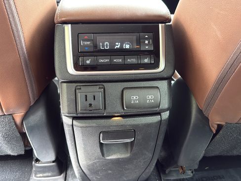 Used 2020 Subaru Ascent Touring AWD/4WD image 17
