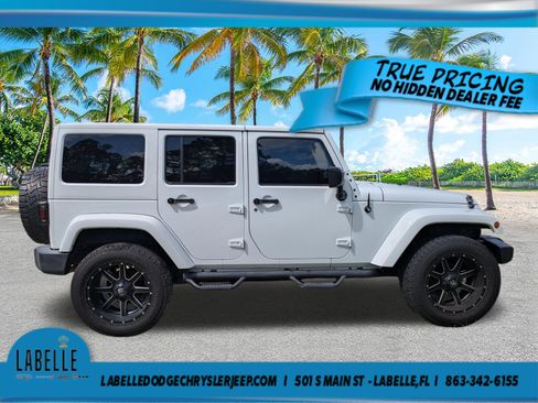 Used 2016 Jeep Wrangler Unlimited Sahara w/ Connectivity Group AWD/4WD image 3