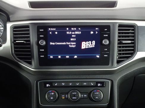 Used 2020 Volkswagen Atlas Cross Sport SE w/ Towing Package image 27