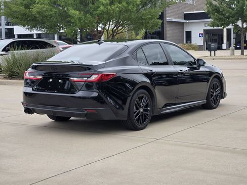 Used 2025 Toyota Camry SE w/ Convenience Package FWD image 4
