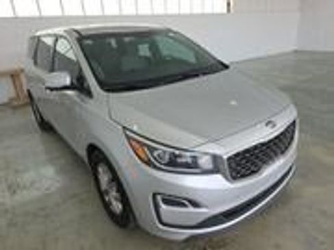 Used 2019 Kia Sedona L FWD image 4