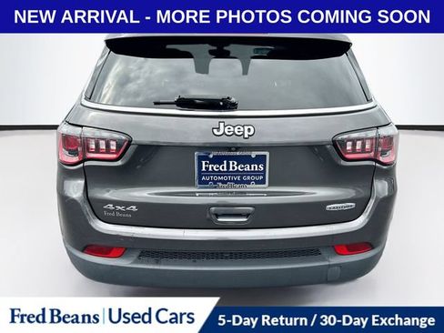 Used 2019 Jeep Compass Latitude w/ Popular Equipment Group AWD/4WD image 8
