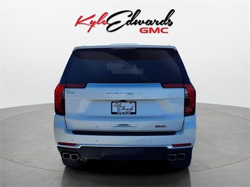 Used 2025 GMC Yukon Denali w/ Sun & Power Step Package image 6