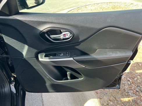 Used 2022 Jeep Cherokee Limited image 26