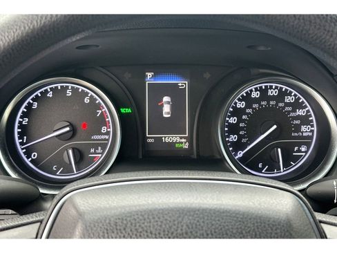 Used 2018 Toyota Camry LE w/ Convenience Package FWD image 27