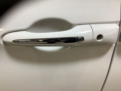 Used 2019 Chrysler Pacifica Touring-L image 21