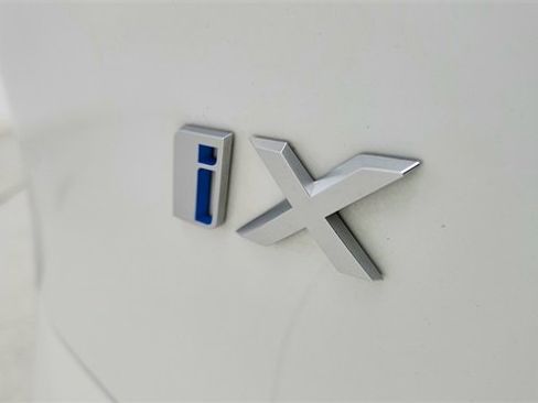 Used 2025 BMW iX xDrive50 image 17