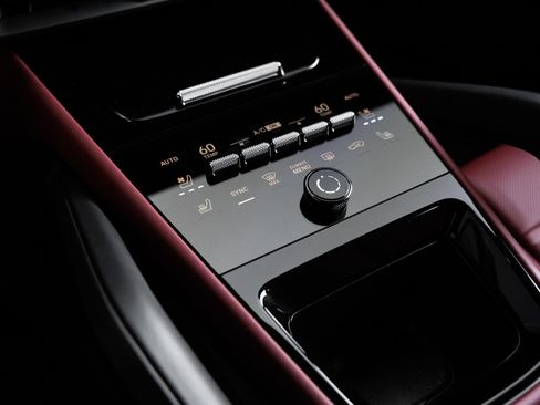 Certified 2026 Porsche Cayenne GTS AWD/4WD image 25