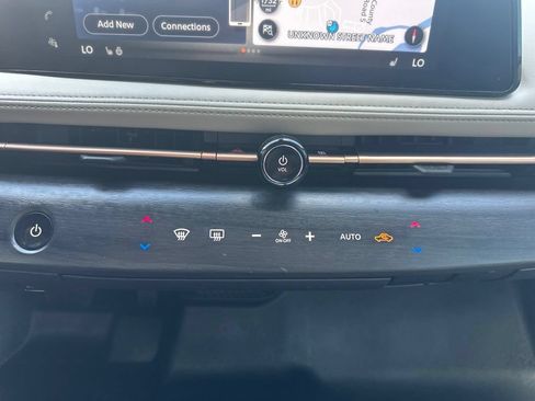 Used 2023 Nissan Ariya AWD image 4