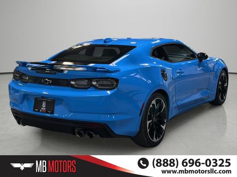 Used 2022 Chevrolet Camaro LT RWD image 4