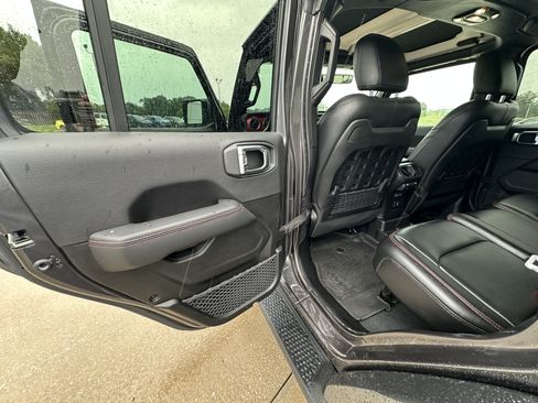 Used 2023 Jeep Wrangler Unlimited Rubicon w/ Cold Weather Group AWD/4WD image 22