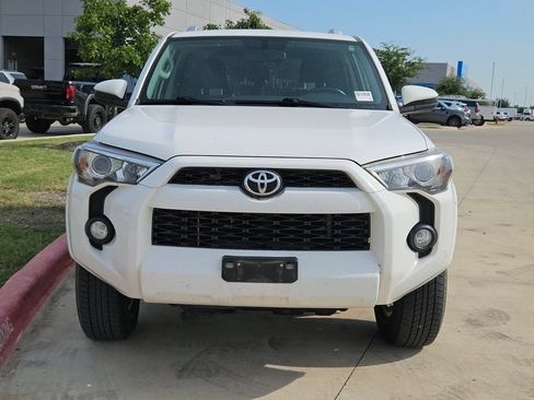 Used 2018 Toyota 4Runner SR5 AWD/4WD image 2