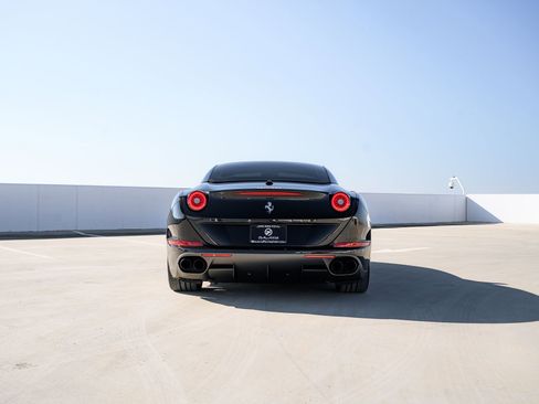 Used 2017 Ferrari California T image 27