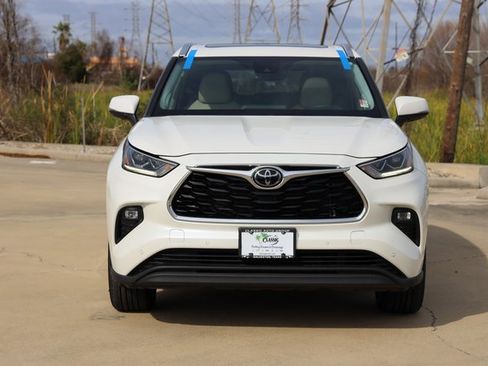 Certified 2021 Toyota Highlander Limited image 2
