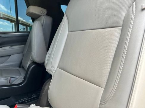 Used 2023 GMC Yukon SLT w/ SLT Premium Package RWD image 43