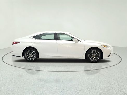 Used 2024 Lexus ES 350 w/ Premium Package FWD image 4