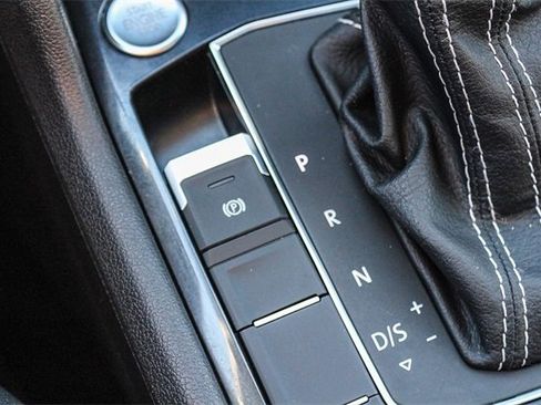 Used 2021 Volkswagen Tiguan SEL image 34