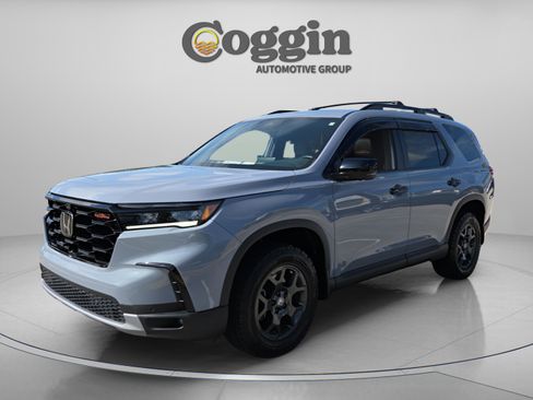 Used 2024 Honda Pilot TrailSport image 1