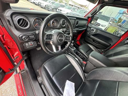 Used 2018 Jeep Wrangler Unlimited Sahara AWD/4WD image 18