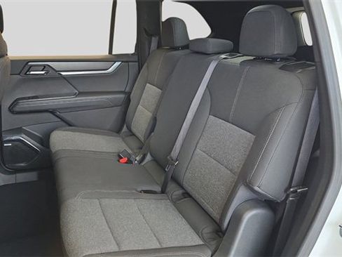 Used 2025 GMC Acadia Elevation image 15