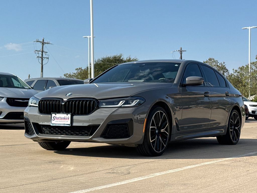 Used 2022 BMW 530e w/ Premium Package RWD image 3
