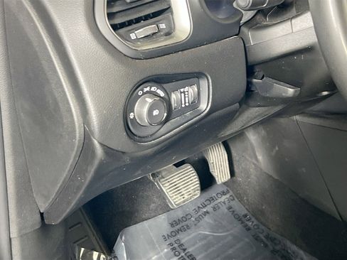 Used 2022 Jeep Renegade Latitude image 10